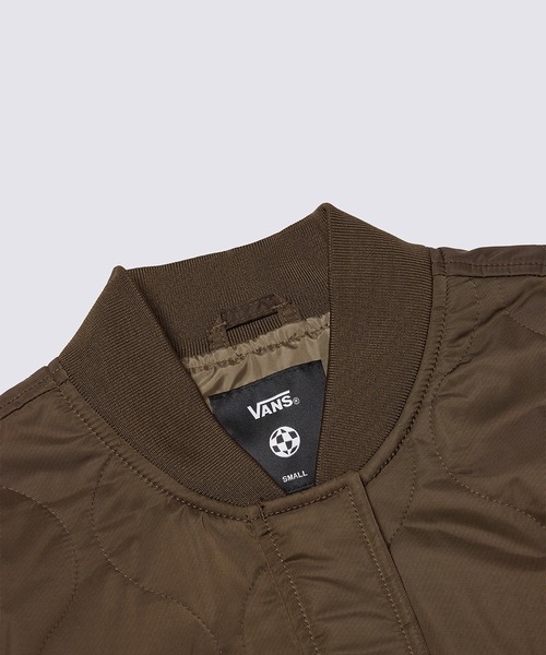 VANS(バンズ)の「ウィメンズ BENNETT キルテッド ボマージャケット / Bennett Quilted Bomber TURKISH VN000MAND4C1(その他アウター・レディース・ダークブラウン・X-SMALL/X-LARGE/SMALL/MEDIUM/LARGE)」の3枚目の写真