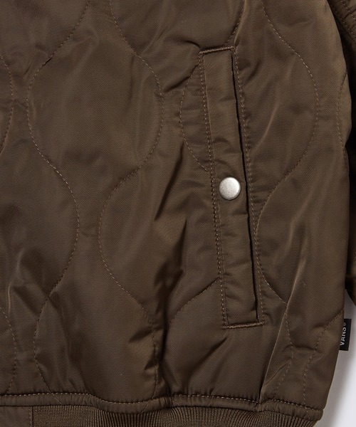 VANS(バンズ)の「ウィメンズ BENNETT キルテッド ボマージャケット / Bennett Quilted Bomber TURKISH VN000MAND4C1(その他アウター・レディース・ダークブラウン・X-SMALL/X-LARGE/SMALL/MEDIUM/LARGE)」の4枚目の写真