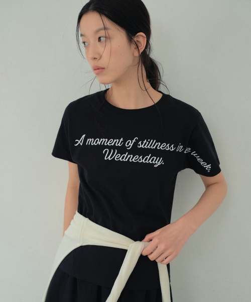 WEDNESDAYOASISFORWOMEN(ウェンズデー オアシス フォー ウーマン)の「ノートレタリングセミクロップ半袖Tシャツ_BLACK(W26TP21)(Tシャツ/カットソー・レディース・ブラック・FREE)」の3枚目の写真