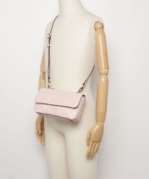 LIBBY Flap Crossbody ショルダーバッグ | GUESS(ゲス) JAPAN 公式