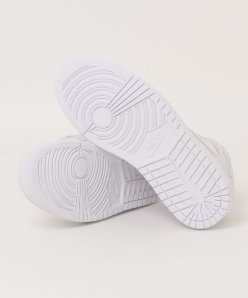 NIKE（ナイキ）の「【NIKE】Air Jordan 1 Mid SE / ナイキ エア ジョーダン 1 MID SE IR2271-100（スニーカー・メンズ・ホワイト・26.5/27/28/28.5/27.5）」の3枚目の写真