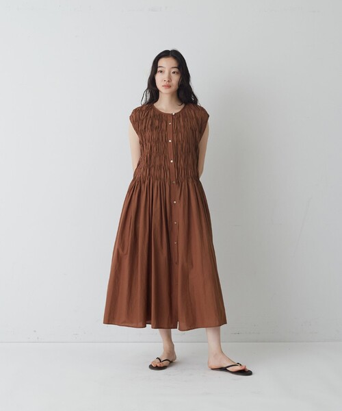 conges payes ADIEU TRISTESSE(コンジェ ペイエ アデュートリステス)の「インドハンドタックノースリーブワンピース(ワンピース・レディース・ブラック/ブラウン・38)」の15枚目の写真