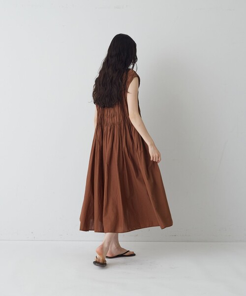 conges payes ADIEU TRISTESSE(コンジェ ペイエ アデュートリステス)の「インドハンドタックノースリーブワンピース(ワンピース・レディース・ブラック/ブラウン・38)」の12枚目の写真