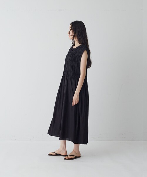 conges payes ADIEU TRISTESSE(コンジェ ペイエ アデュートリステス)の「インドハンドタックノースリーブワンピース(ワンピース・レディース・ブラック/ブラウン・38)」の9枚目の写真