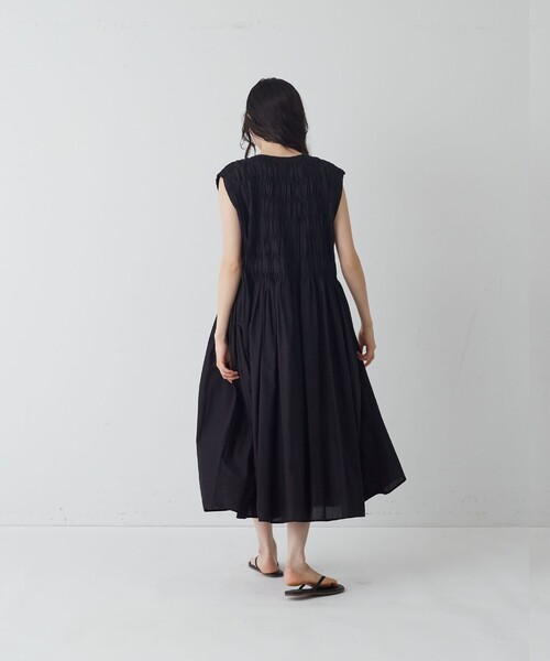 conges payes ADIEU TRISTESSE(コンジェ ペイエ アデュートリステス)の「インドハンドタックノースリーブワンピース(ワンピース・レディース・ブラック/ブラウン・38)」の8枚目の写真