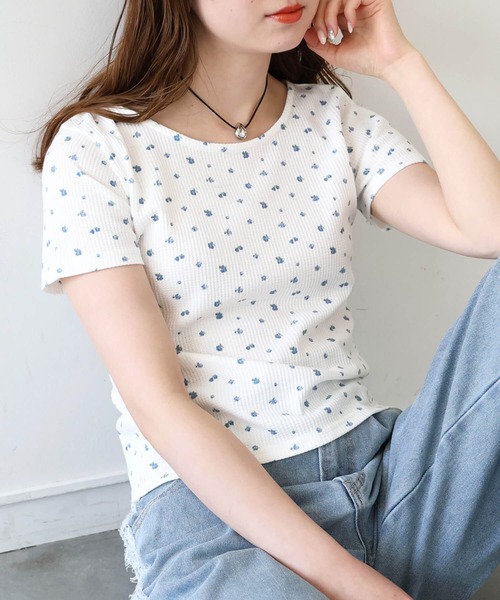 tiptop（ティップトップ）の「小花柄ワッフルTシャツ（Tシャツ/カットソー・レディース・オフホワイト/サックスブルー・FREE）」の2枚目の写真