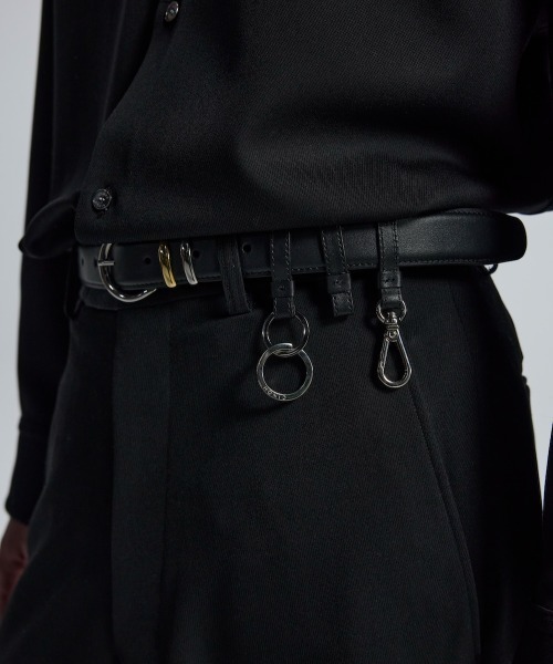 CINOH(チノ)の「UTILITY LEATHER BELT _ SILVER BUCKLE / GOLD - SILVER LOOPS(ベルト・レディース・ブラック・S/M/L)」の1枚目の写真