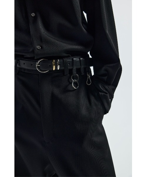 CINOH(チノ)の「UTILITY LEATHER BELT _ SILVER BUCKLE / GOLD - SILVER LOOPS(ベルト・レディース・ブラック・S/M/L)」の8枚目の写真