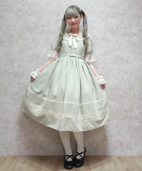 Chalmiere（シャルミエール）の「ボンボンショコラ柄ワンピース