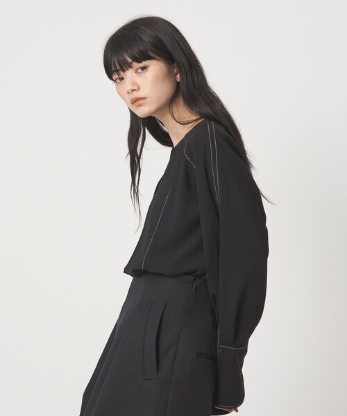 EMMEL REFINES(エメルリファインズ)の「<EMMEL REFINES>EM ハイショク ステッチ 2WAY ブラウス(シャツ/ブラウス・レディース・オフホワイト/ライトブルー/ブラック・FREE)」の12枚目の写真