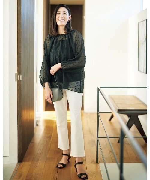 DoCLASSE( ドゥクラッセ)の「裏メッシュ・ストレッチパンツ/ストレート63cm(その他パンツ・レディース・サックスブルー/ブラック/オフホワイト/モカ/スモークピンク・13/15 /9/7/11)」の2枚目の写真