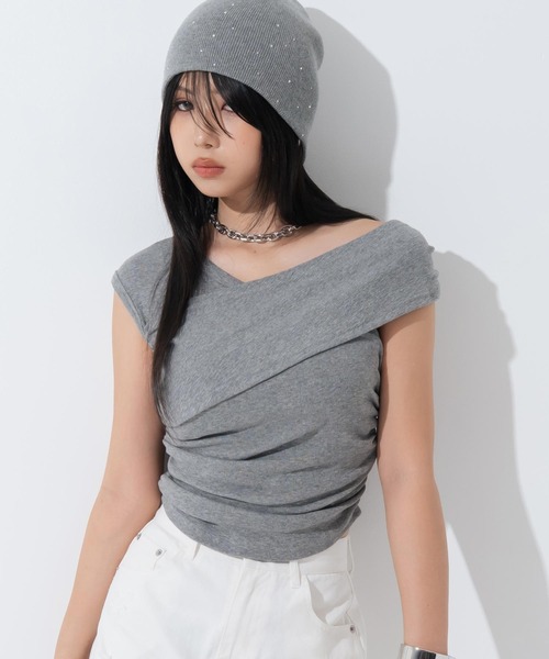 ANAP(アナップ)の「2WAY オフショル サイドギャザー クロストップス(Tシャツ/カットソー・レディース・ホワイト/ブラック/グレー/ブルー・F)」の3枚目の写真