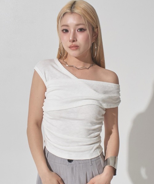 ANAP(アナップ)の「2WAY オフショル サイドギャザー クロストップス(Tシャツ/カットソー・レディース・ホワイト/ブラック/グレー/ブルー・F)」の20枚目の写真