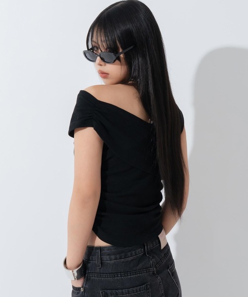 ANAP(アナップ)の「2WAY オフショル サイドギャザー クロストップス(Tシャツ/カットソー・レディース・ホワイト/ブラック/グレー/ブルー・F)」の13枚目の写真