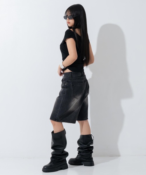 ANAP(アナップ)の「2WAY オフショル サイドギャザー クロストップス(Tシャツ/カットソー・レディース・ホワイト/ブラック/グレー/ブルー・F)」の8枚目の写真