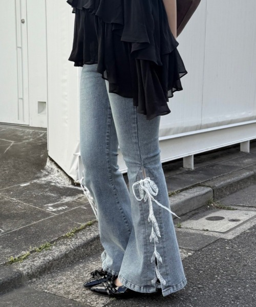 continuer de NICE CLAUP(コンティニューデナイスクラップ)の「圧倒的な美脚・脚長効果を叶える、レースアップフレアデニム(デニムパンツ・レディース・ブルー系その他/ブラック系その他・MEDIUM/SMALL)」の18枚目の写真