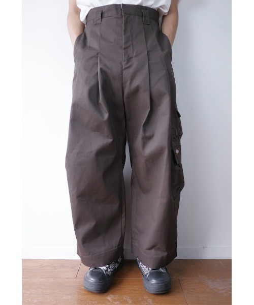 SHINYAKOZUKA(シンヤコヅカ)の「lost and found pockets baggy with Dickies(ISSUE#9)(カーゴパンツ・メンズ・ブラック系その他/ブラウン系その他・SMALL/MEDIUM/LARGE/X-SMALL)」の2枚目の写真