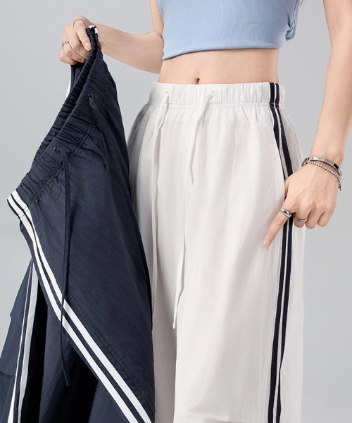 AMAJI（アマジ）の「2WAY 速乾 ハイウエスト カーゴパンツ（その他パンツ・レディース・ホワイト/ネイビー・SMALL/MEDIUM/LARGE/X-LARGE）」の5枚目の写真