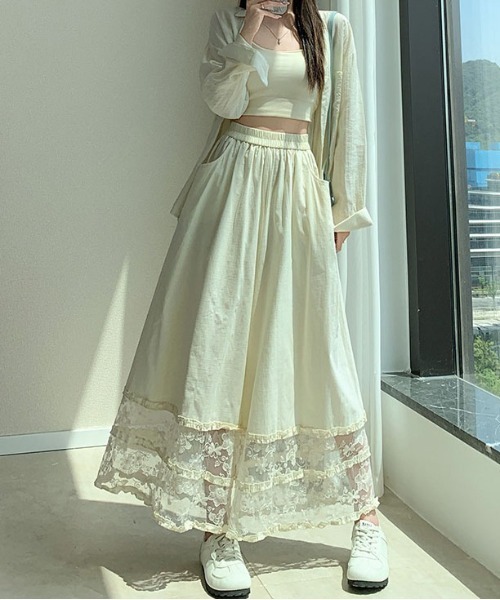 &soiree(アンドソワレ)の「ワイドレース×フリル付きイージーワイドパンツ(その他パンツ・レディース・ブラック/ブルー/ホワイト/アイボリー/イエロー/グリーン・SMALL/MEDIUM/LARGE/X-LARGE)」の2枚目の写真