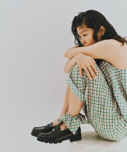 HARUTA(ハルタ)の「【HARUTA(ハルタ) for SALON】別注チャームローファー(ローファー・レディース・ブラウン系その他2/ブラウン/ブラック/ブラウン系その他・25.5/25/22.5/24.5/23.5)」の5枚目の写真