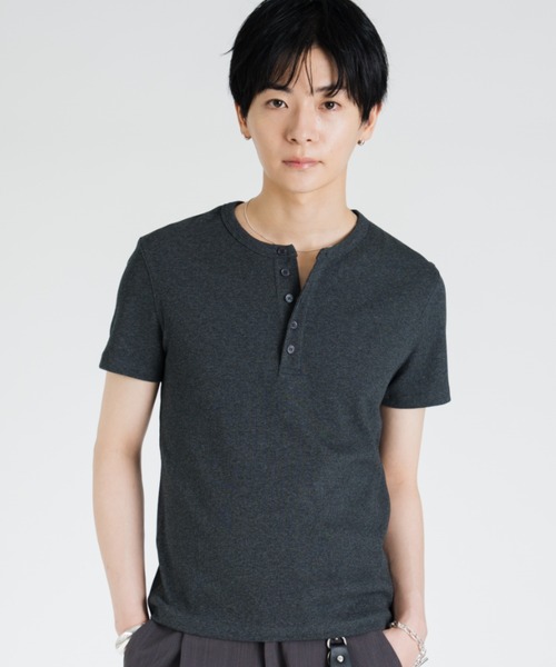 SINSS（シンス）の「Compact rib henley HS T-shirt / コンパクトリブヘンリーショートスリーブTシャツ（Tシャツ/カットソー・メンズ・ホワイト/チャコール/ブラック・LARGE/X-SMALL/MEDIUM/SMALL）」の3枚目の写真