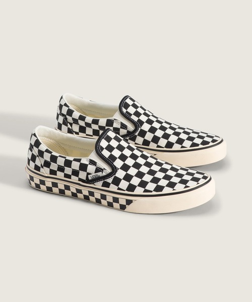 VANS(バンズ)の「クラシック スリッポン / Classic Slip-On CHECKERBOARD B VN000DAH1KP1(スリッポン・メンズ・ブラック×ホワイト・11/4/6/8/10/9/8.5/9.5/10.5/11.5/6.5/5/7/7.5/5.5/4.5/12)」の2枚目の写真