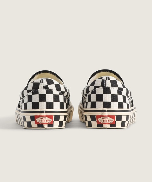 VANS(バンズ)の「クラシック スリッポン / Classic Slip-On CHECKERBOARD B VN000DAH1KP1(スリッポン・メンズ・ブラック×ホワイト・11/4/6/8/10/9/8.5/9.5/10.5/11.5/6.5/5/7/7.5/5.5/4.5/12)」の4枚目の写真