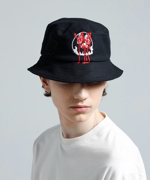 Y-3(ワイスリー)の「Y-3 CHITO GRAPHIC BUCKET HAT(ハット・メンズ・ブラック・MEDIUM/LARGE/SMALL)」の1枚目の写真