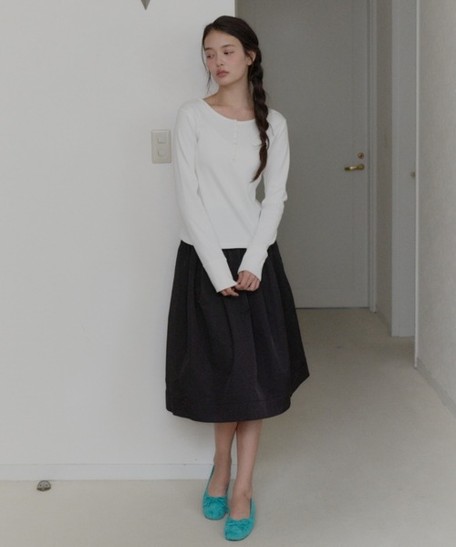 GIUNON(ジウノン)の「henley neck scallop long-t / ヘンリーネックスカラップロンT(Tシャツ/カットソー・レディース・グレー/ホワイト/ブラック/ネイビー/ミント・FREE)」の18枚目の写真