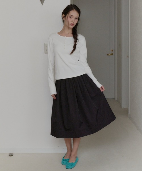 GIUNON(ジウノン)の「henley neck scallop long-t / ヘンリーネックスカラップロンT(Tシャツ/カットソー・レディース・グレー/ホワイト/ブラック/ネイビー/ミント・FREE)」の15枚目の写真