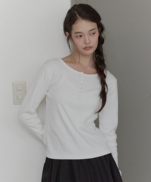 GIUNON(ジウノン)の「henley neck scallop long-t / ヘンリーネックスカラップロンT(Tシャツ/カットソー・レディース・グレー/ホワイト/ブラック/ネイビー/ミント・FREE)」の19枚目の写真