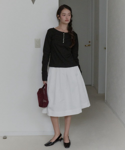 GIUNON(ジウノン)の「henley neck scallop long-t / ヘンリーネックスカラップロンT(Tシャツ/カットソー・レディース・グレー/ホワイト/ブラック/ネイビー/ミント・FREE)」の6枚目の写真