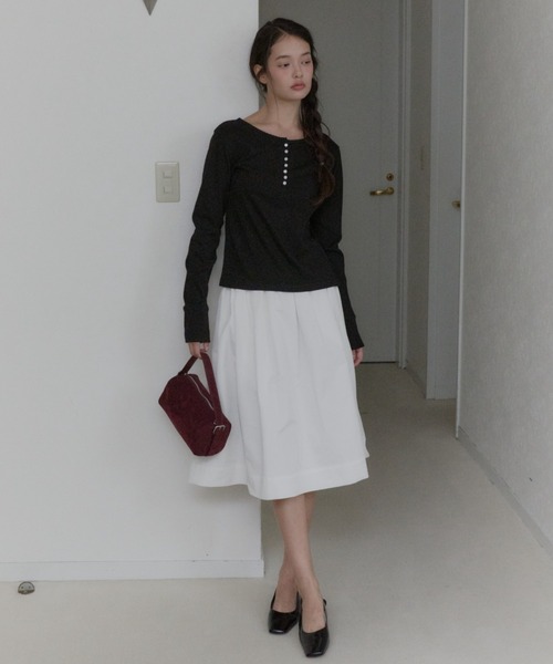 GIUNON(ジウノン)の「henley neck scallop long-t / ヘンリーネックスカラップロンT(Tシャツ/カットソー・レディース・グレー/ホワイト/ブラック/ネイビー/ミント・FREE)」の7枚目の写真