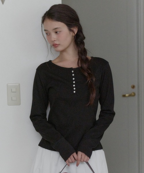 GIUNON(ジウノン)の「henley neck scallop long-t / ヘンリーネックスカラップロンT(Tシャツ/カットソー・レディース・グレー/ホワイト/ブラック/ネイビー/ミント・FREE)」の8枚目の写真