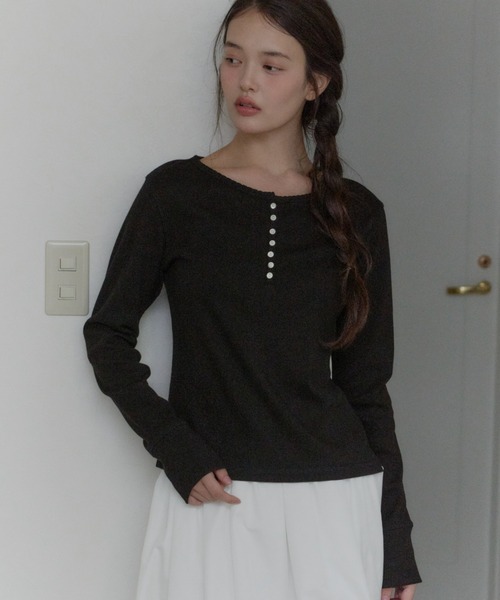 GIUNON(ジウノン)の「henley neck scallop long-t / ヘンリーネックスカラップロンT(Tシャツ/カットソー・レディース・グレー/ホワイト/ブラック/ネイビー/ミント・FREE)」の9枚目の写真