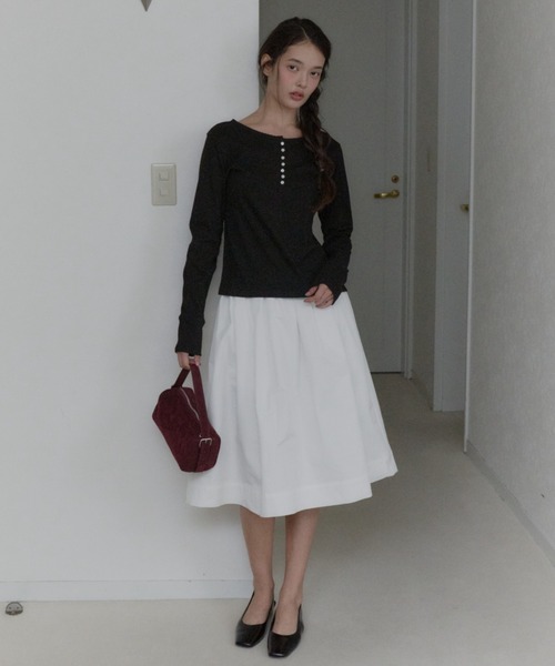 GIUNON(ジウノン)の「henley neck scallop long-t / ヘンリーネックスカラップロンT(Tシャツ/カットソー・レディース・グレー/ホワイト/ブラック/ネイビー/ミント・FREE)」の10枚目の写真