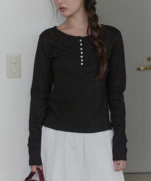GIUNON(ジウノン)の「henley neck scallop long-t / ヘンリーネックスカラップロンT(Tシャツ/カットソー・レディース・グレー/ホワイト/ブラック/ネイビー/ミント・FREE)」の11枚目の写真