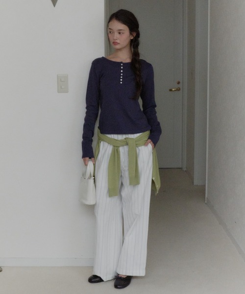 GIUNON(ジウノン)の「henley neck scallop long-t / ヘンリーネックスカラップロンT(Tシャツ/カットソー・レディース・グレー/ホワイト/ブラック/ネイビー/ミント・FREE)」の22枚目の写真