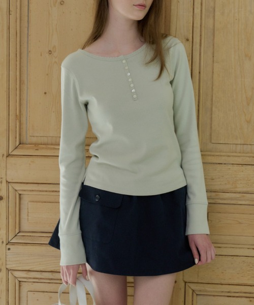 GIUNON(ジウノン)の「henley neck scallop long-t / ヘンリーネックスカラップロンT(Tシャツ/カットソー・レディース・グレー/ホワイト/ブラック/ネイビー/ミント・FREE)」の8枚目の写真
