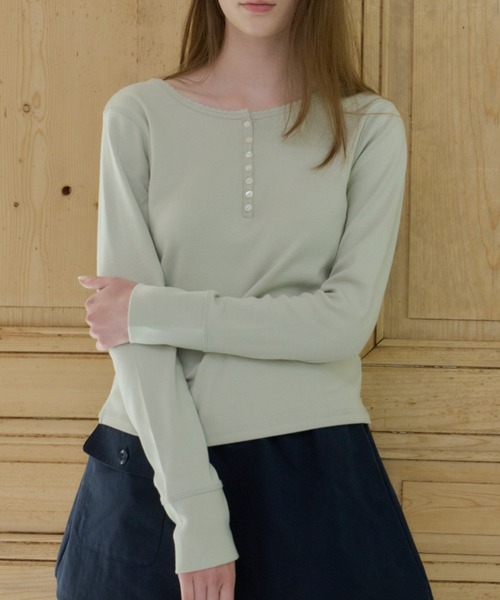 GIUNON(ジウノン)の「henley neck scallop long-t / ヘンリーネックスカラップロンT(Tシャツ/カットソー・レディース・グレー/ホワイト/ブラック/ネイビー/ミント・FREE)」の9枚目の写真