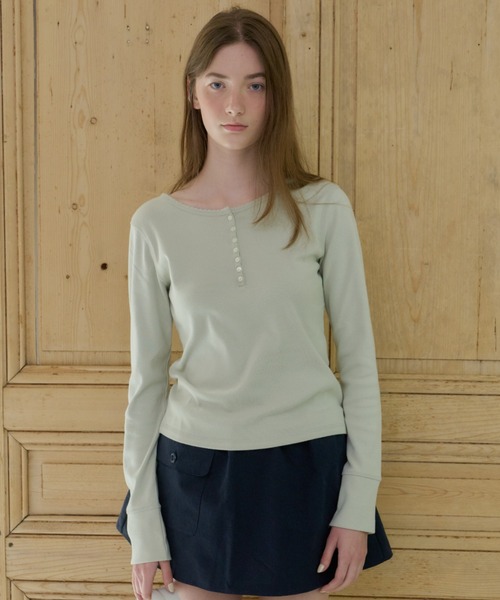 GIUNON(ジウノン)の「henley neck scallop long-t / ヘンリーネックスカラップロンT(Tシャツ/カットソー・レディース・グレー/ホワイト/ブラック/ネイビー/ミント・FREE)」の10枚目の写真