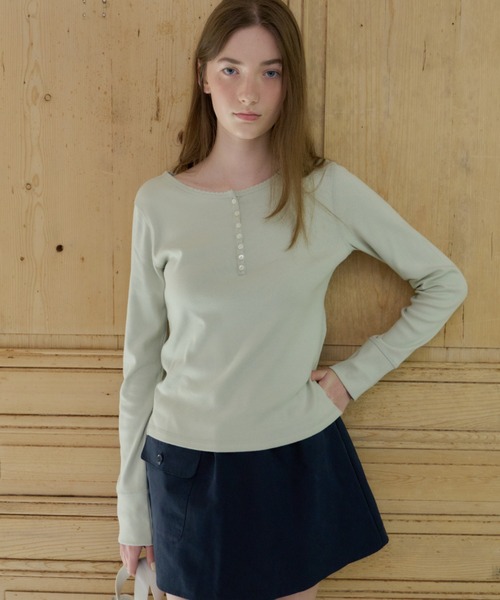GIUNON(ジウノン)の「henley neck scallop long-t / ヘンリーネックスカラップロンT(Tシャツ/カットソー・レディース・グレー/ホワイト/ブラック/ネイビー/ミント・FREE)」の12枚目の写真