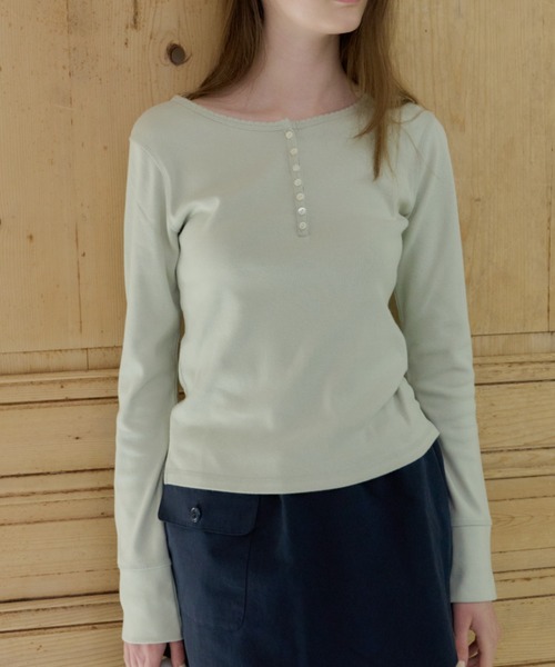 GIUNON(ジウノン)の「henley neck scallop long-t / ヘンリーネックスカラップロンT(Tシャツ/カットソー・レディース・グレー/ホワイト/ブラック/ネイビー/ミント・FREE)」の13枚目の写真