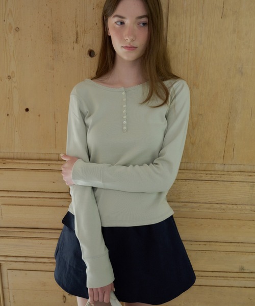GIUNON(ジウノン)の「henley neck scallop long-t / ヘンリーネックスカラップロンT(Tシャツ/カットソー・レディース・グレー/ホワイト/ブラック/ネイビー/ミント・FREE)」の14枚目の写真