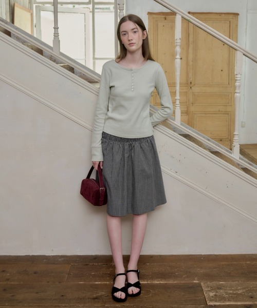 GIUNON(ジウノン)の「henley neck scallop long-t / ヘンリーネックスカラップロンT(Tシャツ/カットソー・レディース・グレー/ホワイト/ブラック/ネイビー/ミント・FREE)」の18枚目の写真