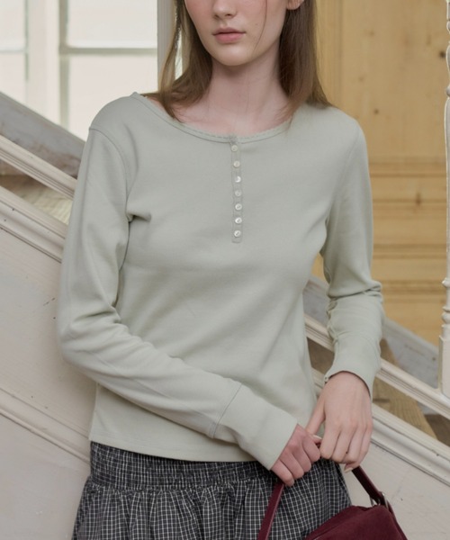 GIUNON(ジウノン)の「henley neck scallop long-t / ヘンリーネックスカラップロンT(Tシャツ/カットソー・レディース・グレー/ホワイト/ブラック/ネイビー/ミント・FREE)」の22枚目の写真