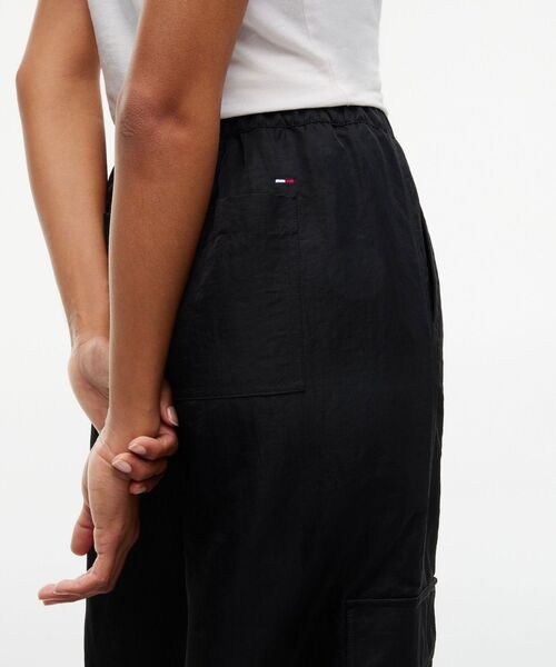 tommy jeans(トミー ジーンズ)の「ミッドライズカーゴパンツ(カーゴパンツ・レディース・ブラック・X-SMALL)」の3枚目の写真