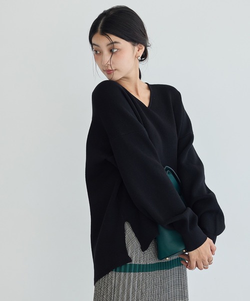 YECCA VECCA(イェッカヴェッカ)の「Vネック配色デザインニット(ニット/セーター・レディース・モカ/パープル/ブラック・FREE)」の22枚目の写真