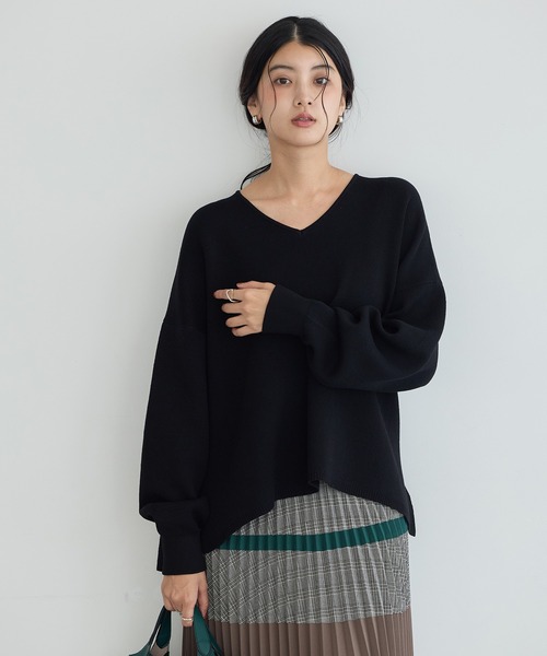YECCA VECCA(イェッカヴェッカ)の「Vネック配色デザインニット(ニット/セーター・レディース・モカ/パープル/ブラック・FREE)」の20枚目の写真