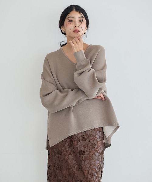 YECCA VECCA(イェッカヴェッカ)の「Vネック配色デザインニット(ニット/セーター・レディース・モカ/パープル/ブラック・FREE)」の7枚目の写真